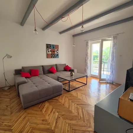 Charlie Apartment *