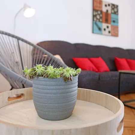 Apartment Charlie