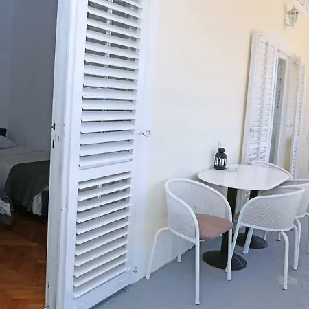 Apartment Charlie