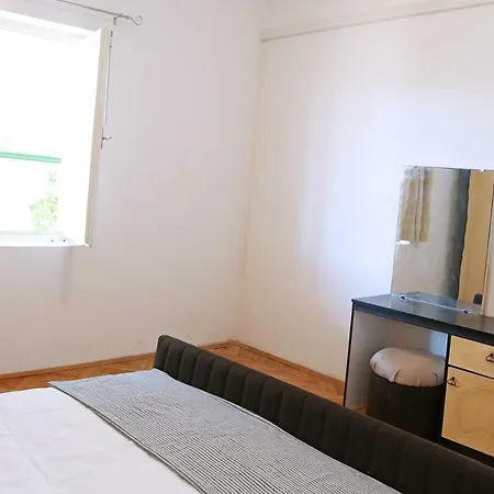 Charlie Apartman *