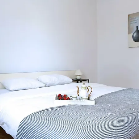 Charlie Apartman
