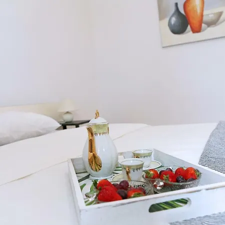 Charlie Apartman